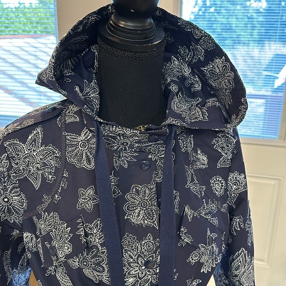 RAINCOAT ☔️ CUTEST ONE AROUND! HEI HEI Navy & White Print Raincoat - Picture 2 of 15